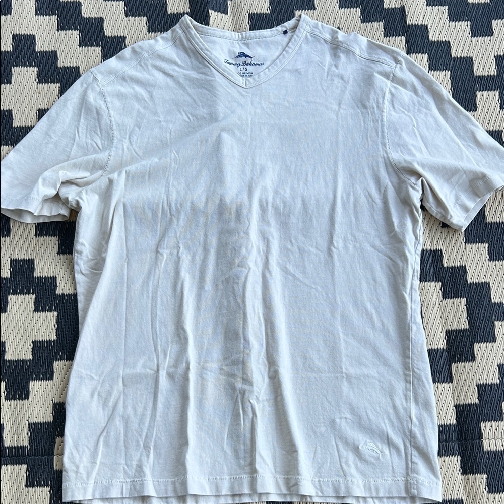 Tommy Bahama Men's Sz L Cream V-Neck T-Shirt